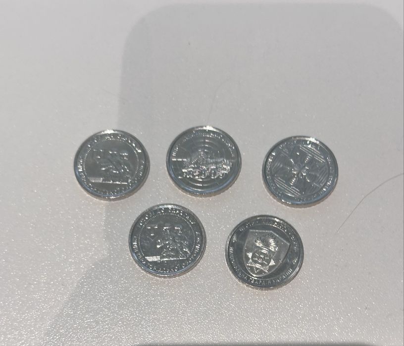 5 колекційних , 10 гривень копійок . Доя колекцій