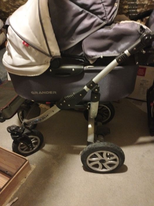 Witam sprzedam wózek 3w1 stan wózka dobry
W