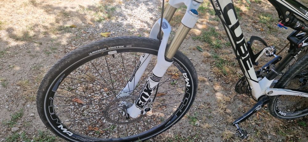 Bicicleta cube suspensão total roda 26