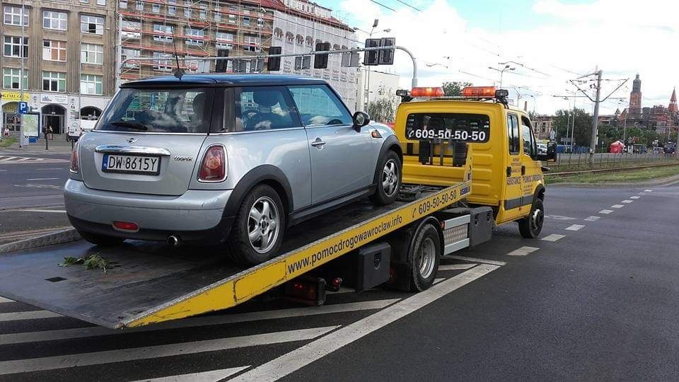 Pomoc Drogowa Auto Laweta Tanio solidnie kabina 6 osób