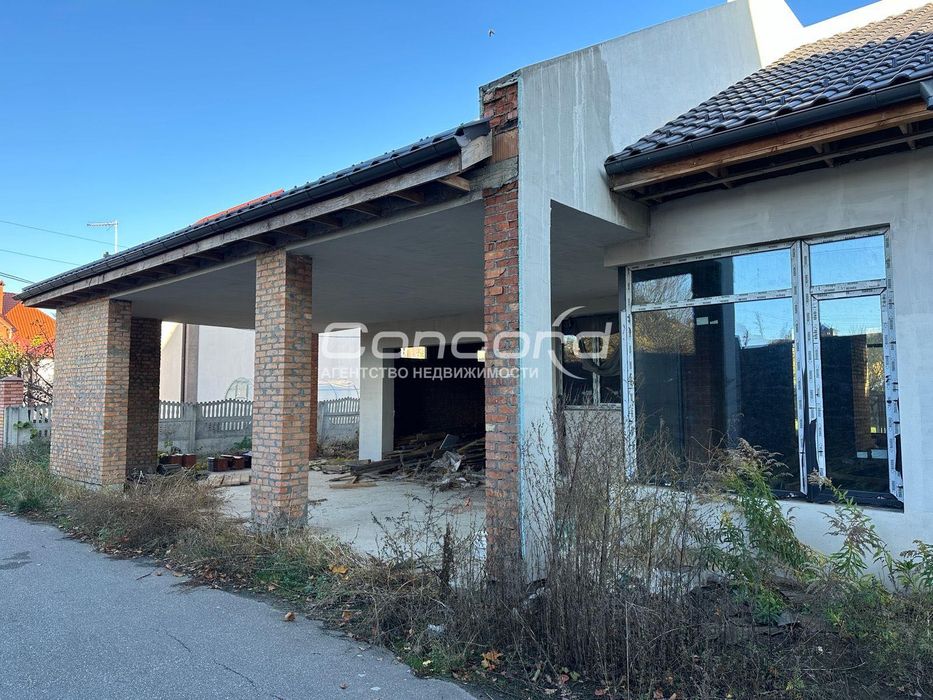 Оболонь. КМ "Чорнобилець-Оболонь", 6-та Лінія, 13. Продам будинок