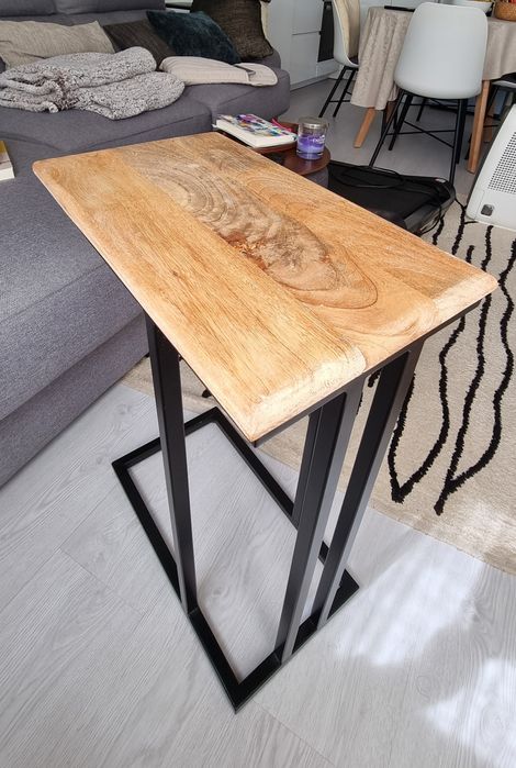 Mesa de apoio de madeira e ferro