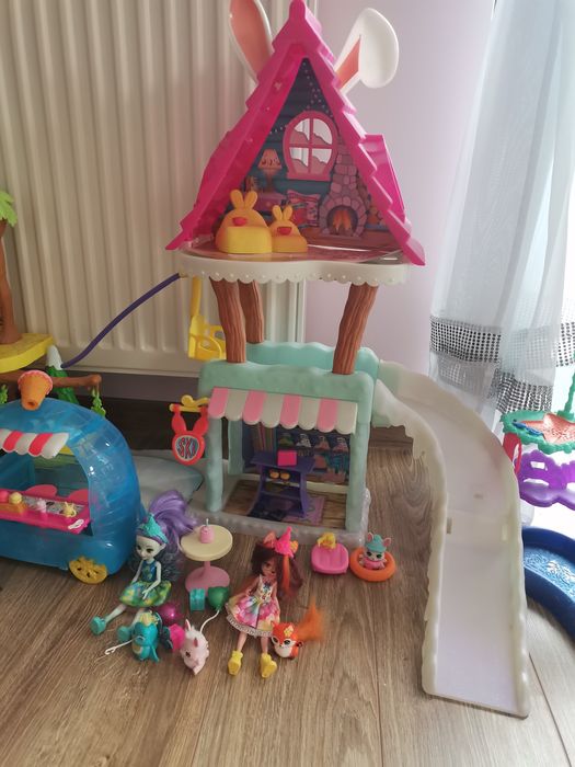 Duży zestaw Enchantimals 6 zestawów, 8 lalek i akcesoria w bdb stanie