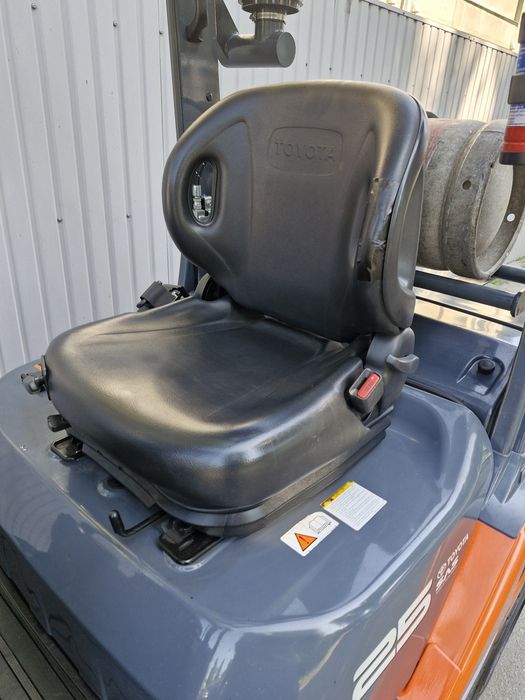 Навантажувач вилковий TOYOTA 8FG25 погрузчик Тойота газ-бензин