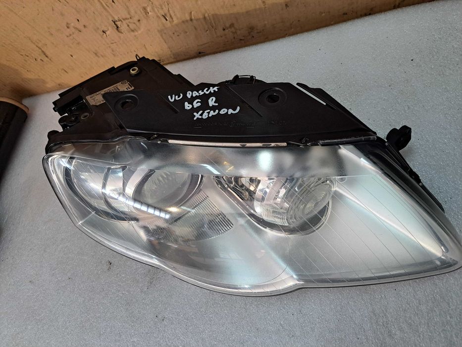 Lampa prawa przód xenon  Volkswagen Passat B6 LA7T -752D