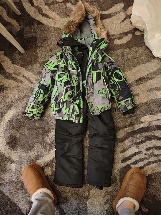 Продам детский зимний костюм