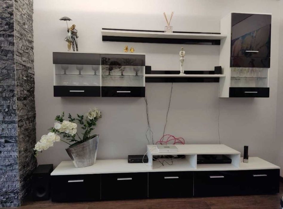 Móvel de TV e prateleiras