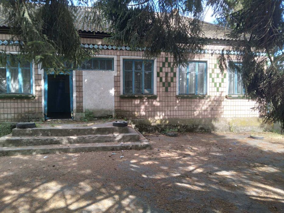 Одноповерхова будівля S= 224 м2. Одеради, вул. Шкільна 27