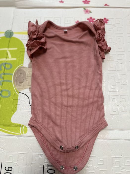 дитячі футболки та сукні