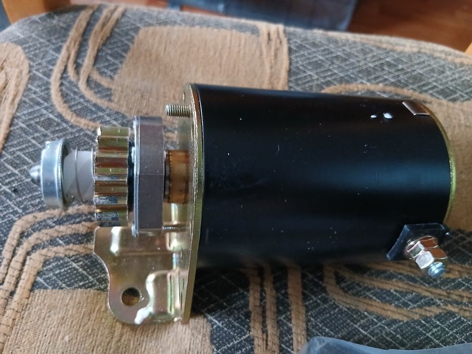 Nowy rozrusznik kosiarki traktorki BRIGGS & Stratton 14 zębów nowe