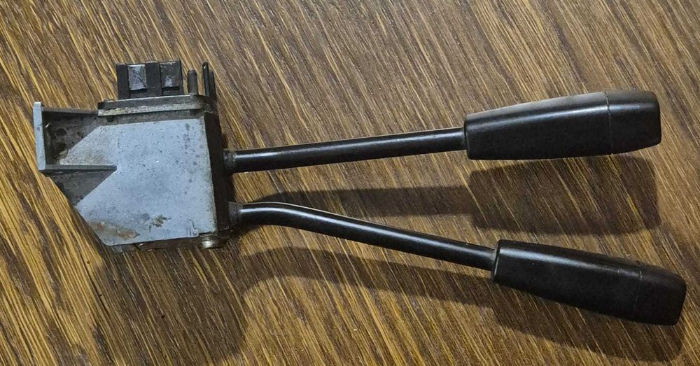 Przełącznik Manetka Świateł Wycieraczek FORD FIESTA MK1 (77-83r.)