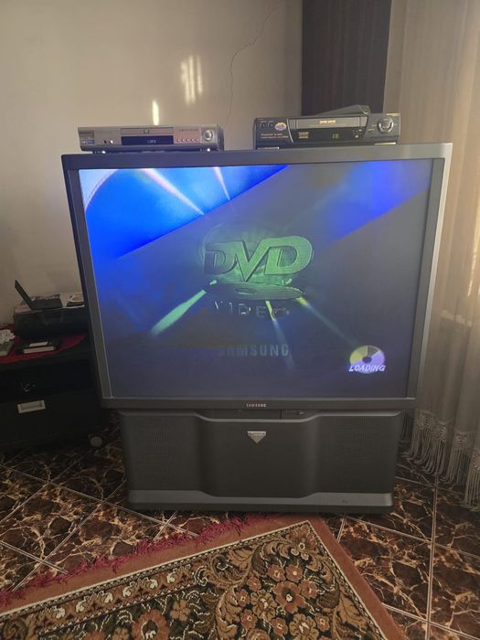 Duży telewizor projekcyjny Samsung Cinema SPM-5288PF SPRAWNY