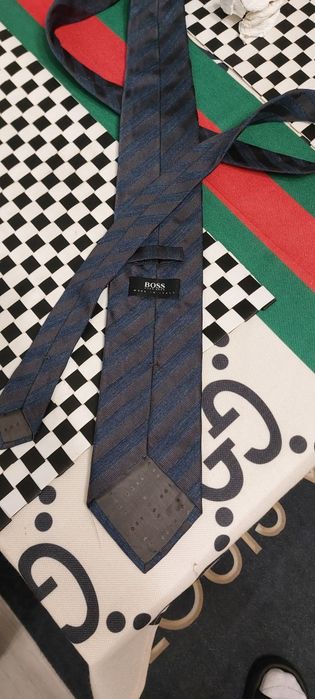 Krawat męski  Hugo boss okazyjnie