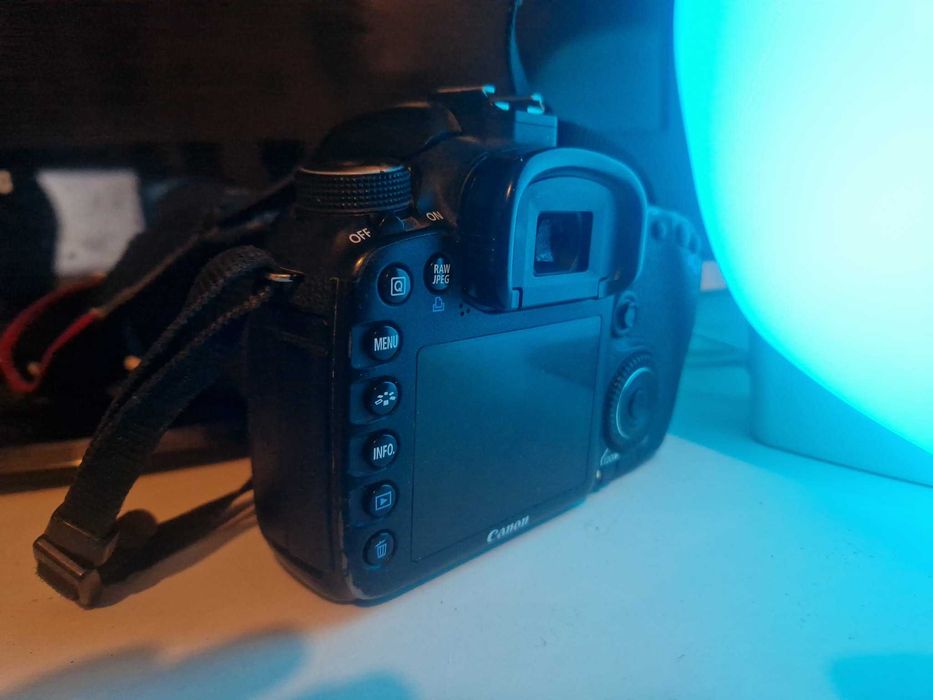 Canon EOS 7D + Sigma 18-50mm f2.8