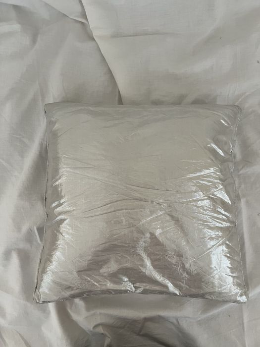 Almofada prateada