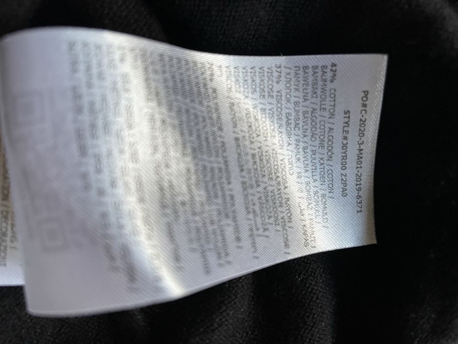 Sweter nowy z cekinami Guess