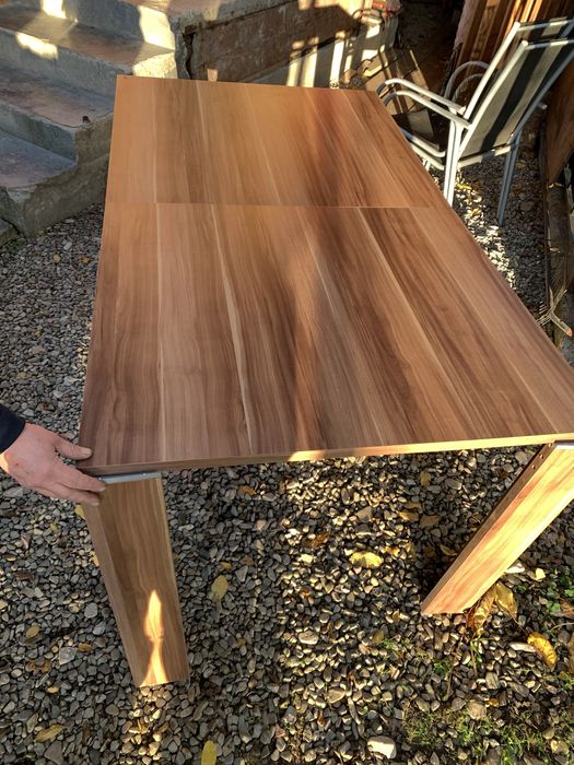 Стіл для дому деревяний