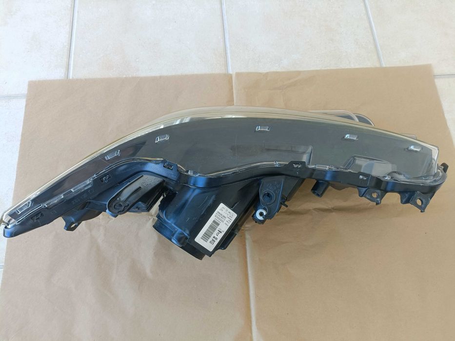 Óptica (esquerda) Toyota Auris 2017(_E18_)