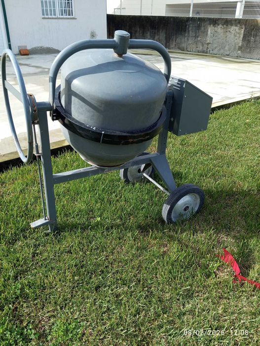 Betoneira HC 190 700W com pedal e proteção da cremalheira