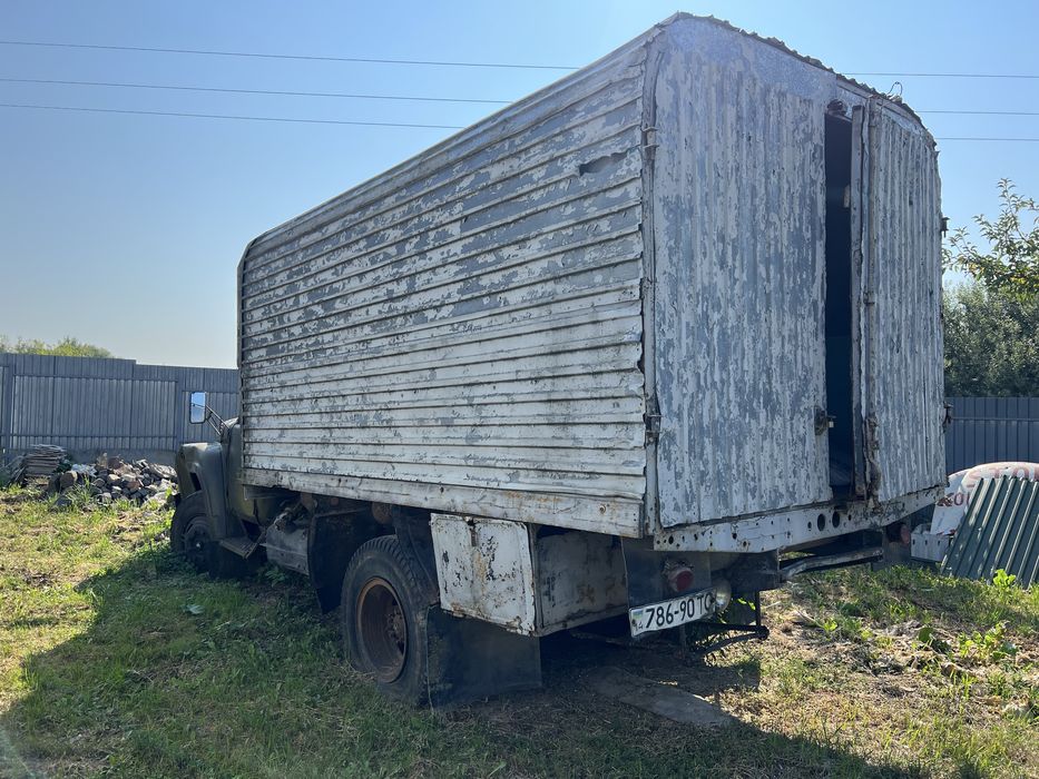 ЗІЛ-130 з фургоном під відновлення або брухт