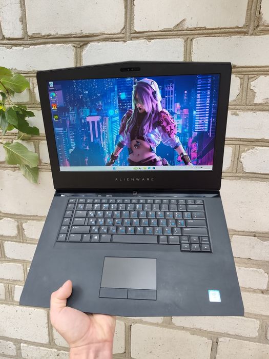 4K Екран, Face ID Ігровий ноутбук DELL (i7 7820HK/16/128+1000/GTX 1080 8GB)
