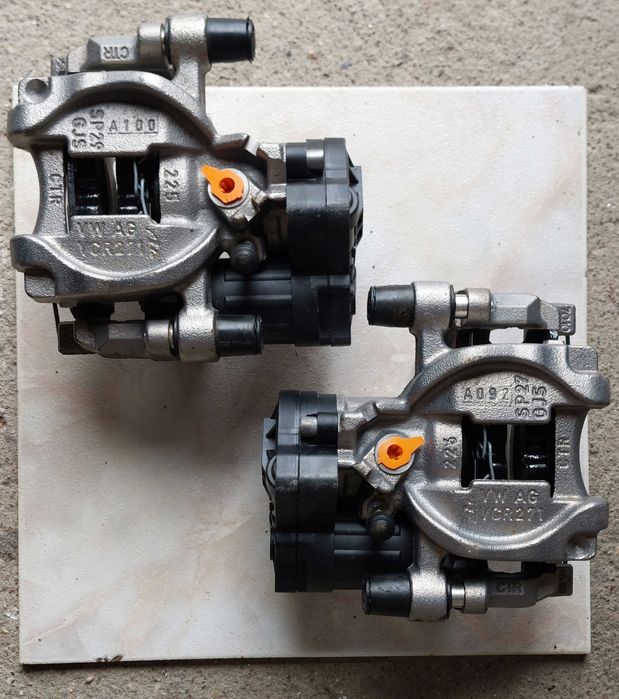 Par Pinças Travão Traseiras Elétricas ORIGINAIS VW - NOVAS (C/ Pastilhas)
