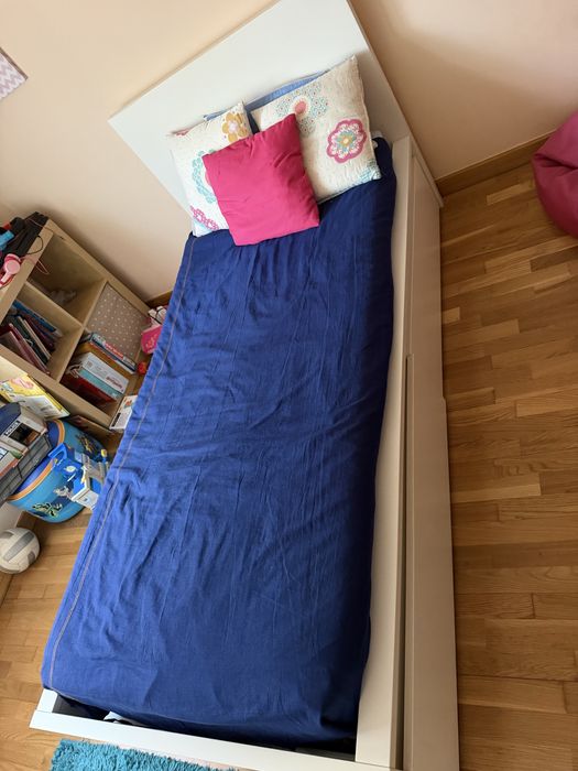 Cama  solteiro ikea com  colchao e 2 gavetas de arrumacao
