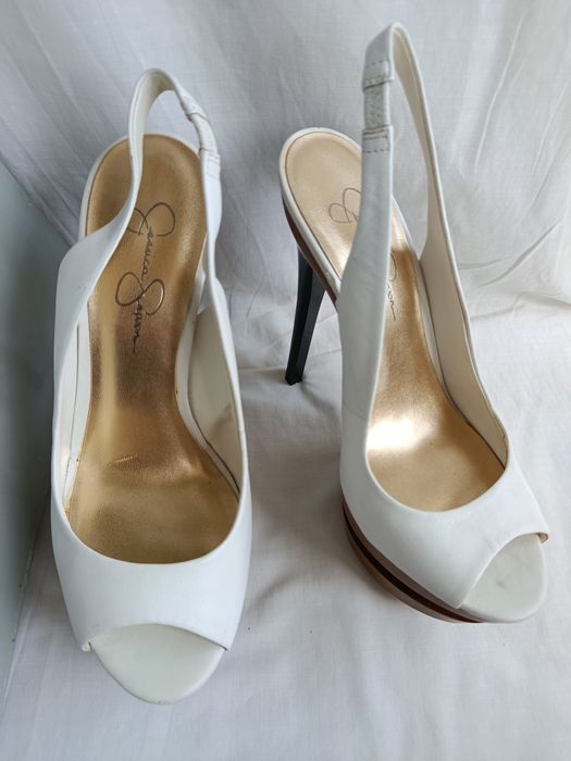 Босоніжки Gessica Simpson.Білі, шкіряні .розмір 39 1/2.