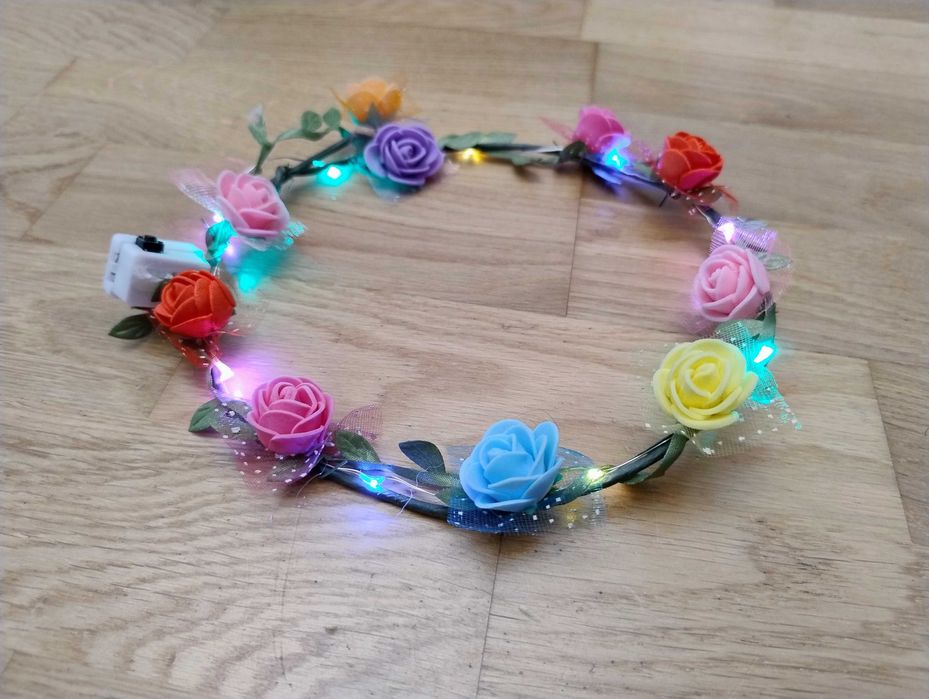 Kolorowy wianek LED ze sztucznymi kwiatkami 3 tryby świecenia opaska