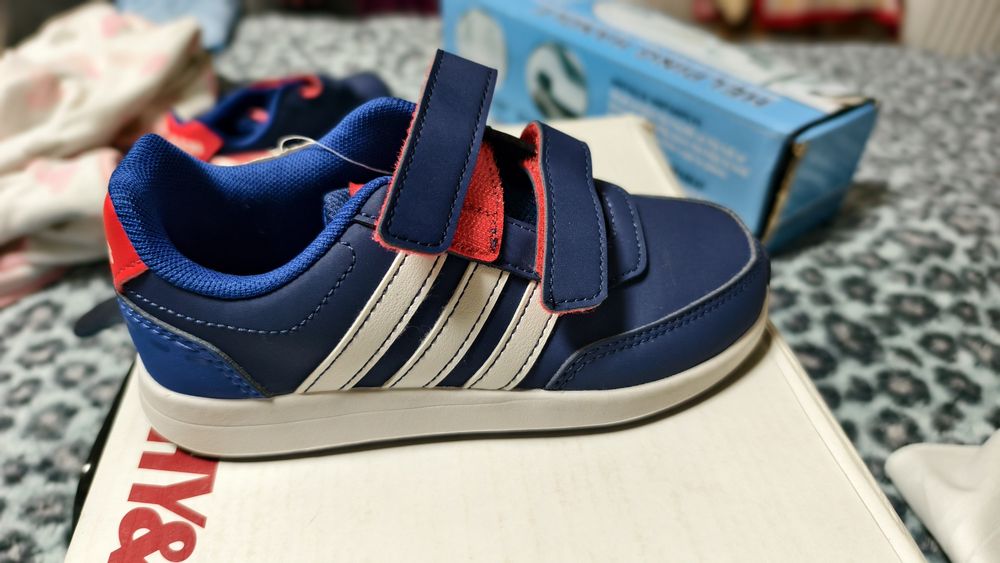 Продам дитячі нові кросівки Adidas