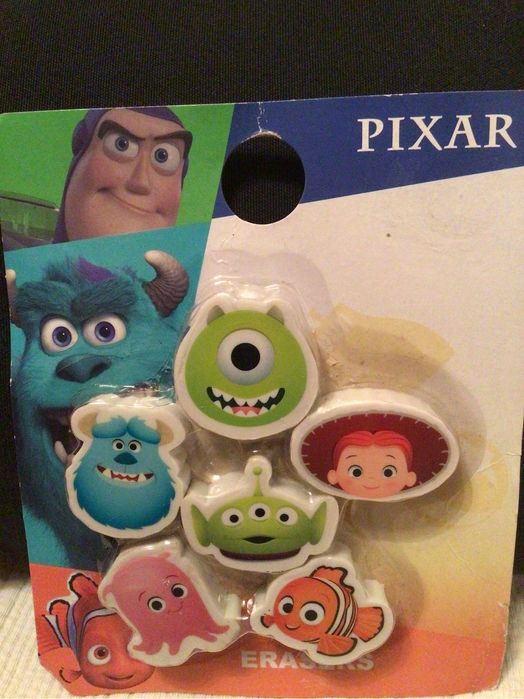 Almofada, borrachas escolares e camisolas Buzz Lightyear Toy Story