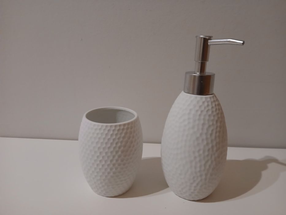 White Stone Soap Dispenser and Cup Set64862278983809121