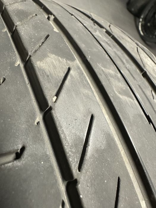 Pneu 245/35 R18 (1) Continental