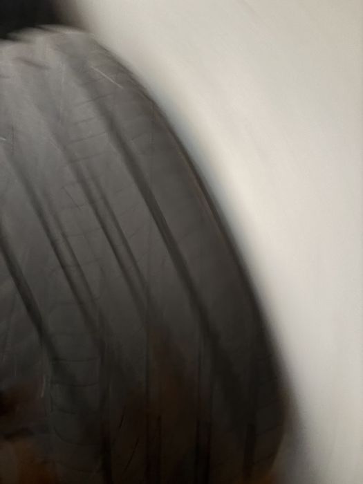 Vendo pneus michelin em bom estado 215 / 60 R17