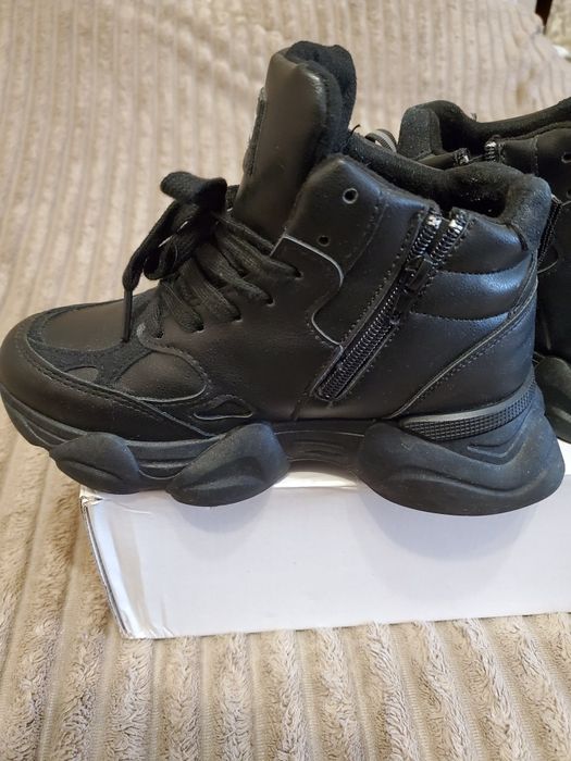 Кросівки утеплені