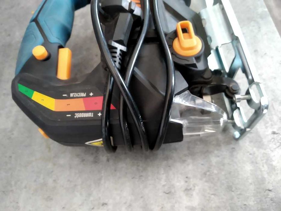 wyrzynarka 710 Watt