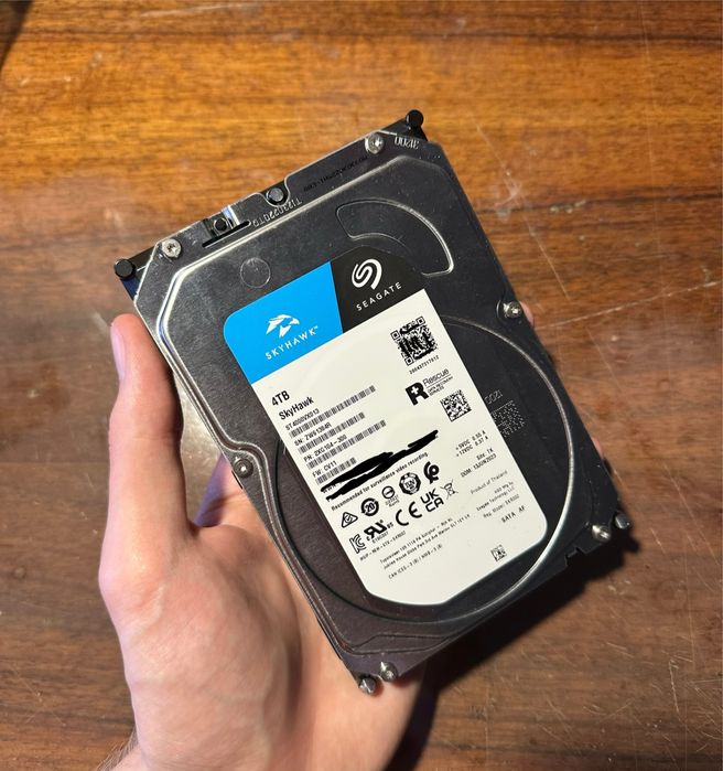 Жорсткий диск Seagate SkyHawk 4 TB
