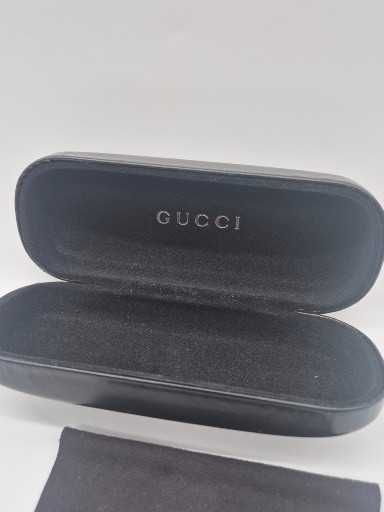 czarne, twarde etui na okulary