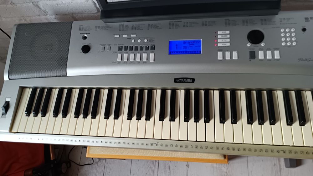 Yamaha dgx 220 keyboard
