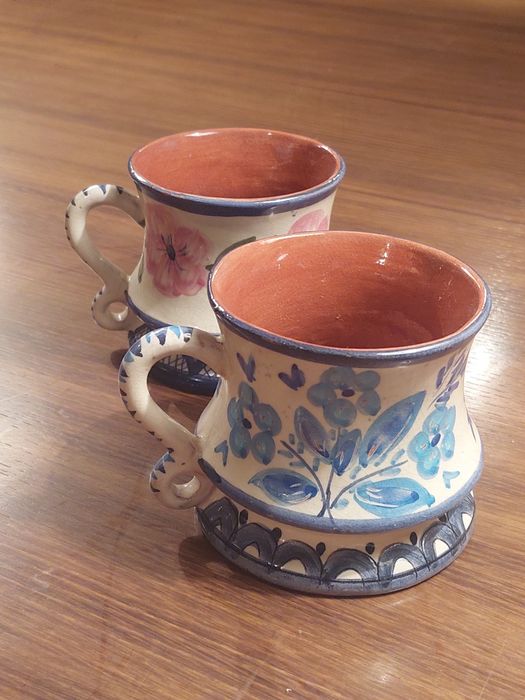 2 canecas barro pintado