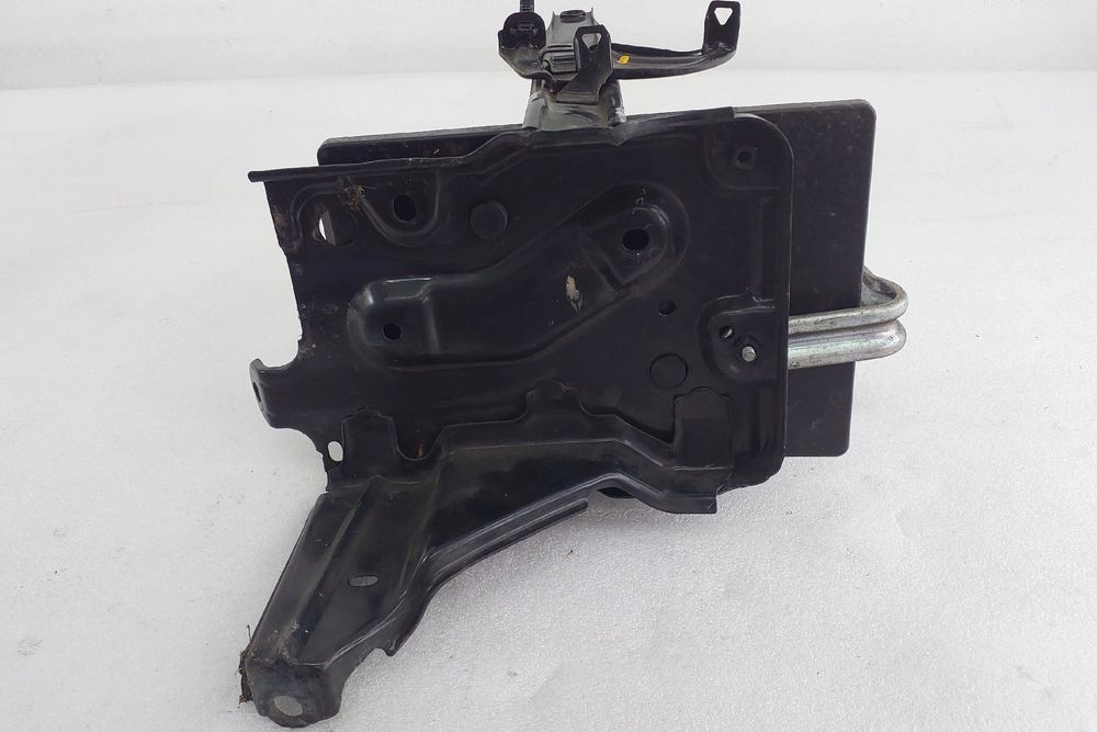 Base / caixa da bateria TOYOTA Yaris (_P9_)