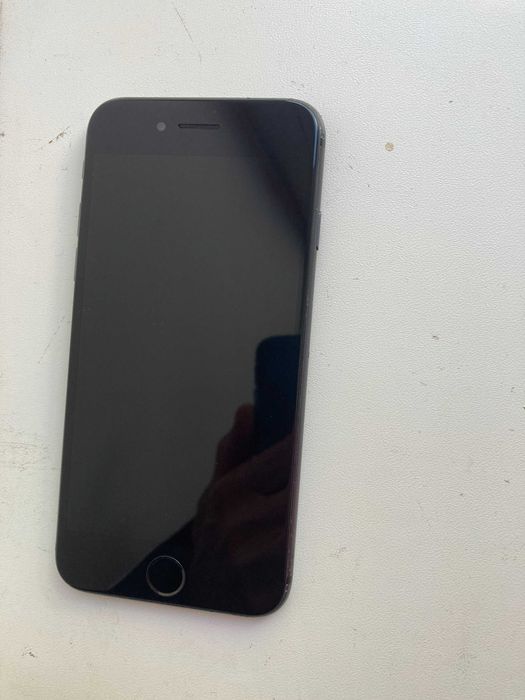 Смартфон iPhone 8  64 Гарний стан