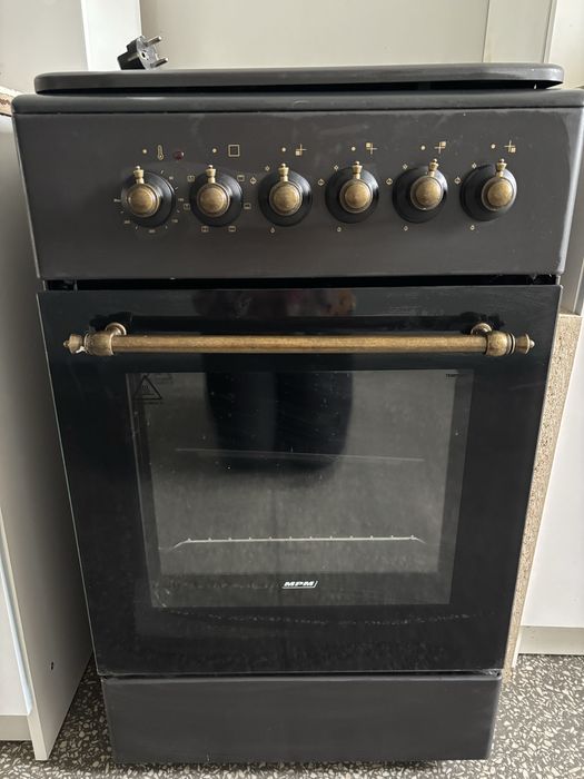 Kuchenka gazowa z piekarnikiem elektrycznym