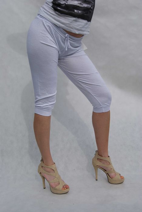 Modne Białe Spodnie Alladynki Pumpy Na Wiosnę/Lato