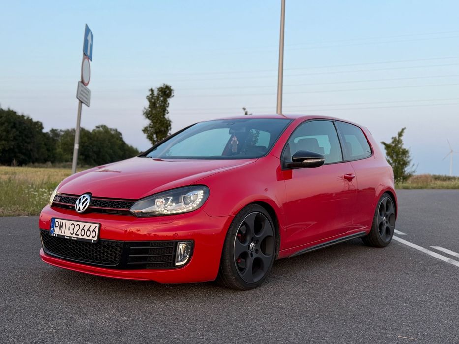 Volkswagen Golf GTI Adidas