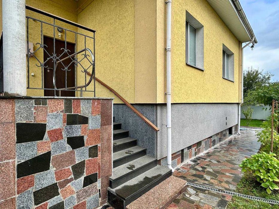 Добротний будинок в центрі м. Буча, цокольний поверх, газове опалення