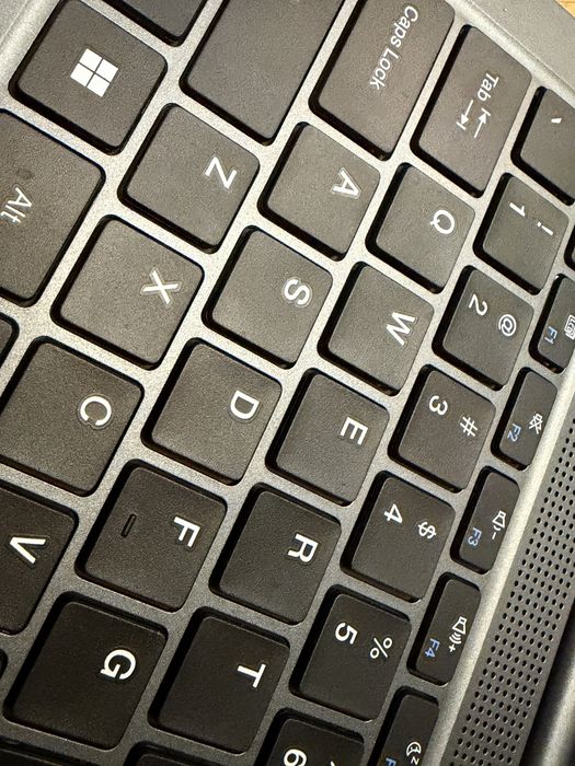 Laptop 17 cali, 24 Ram, 1TB dysk, windows 11, QWERTY