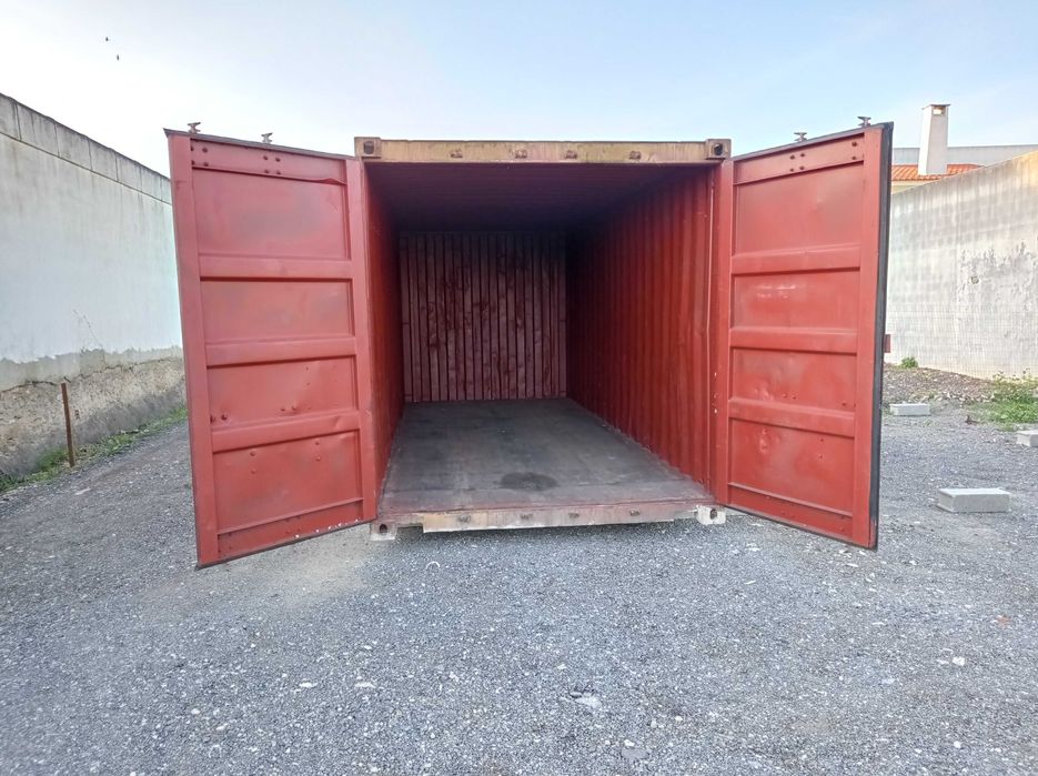 Box / Arrecadação / garagem/ contentor