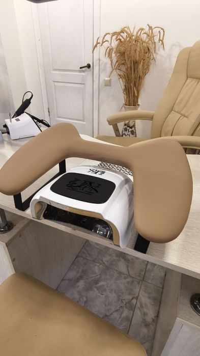 Розпродаж складу манікюрні підставки