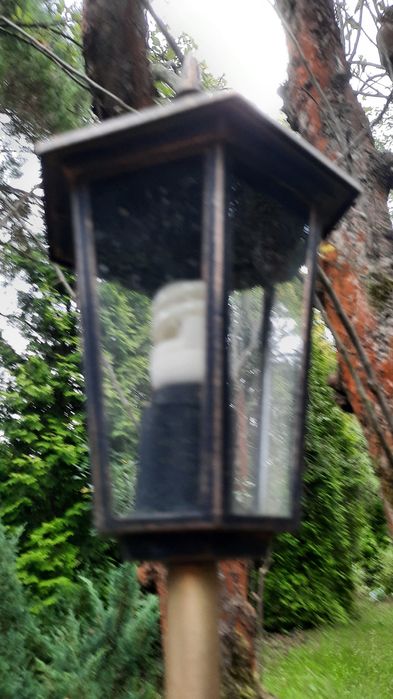 Lampa zewnętrzna stojąca do gruntu